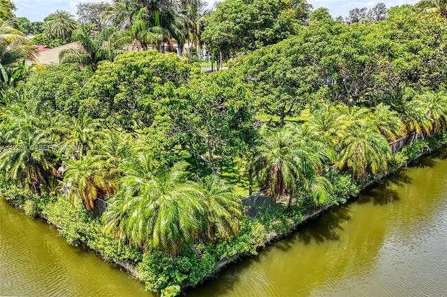 Building Photo - 216 SW 6th St