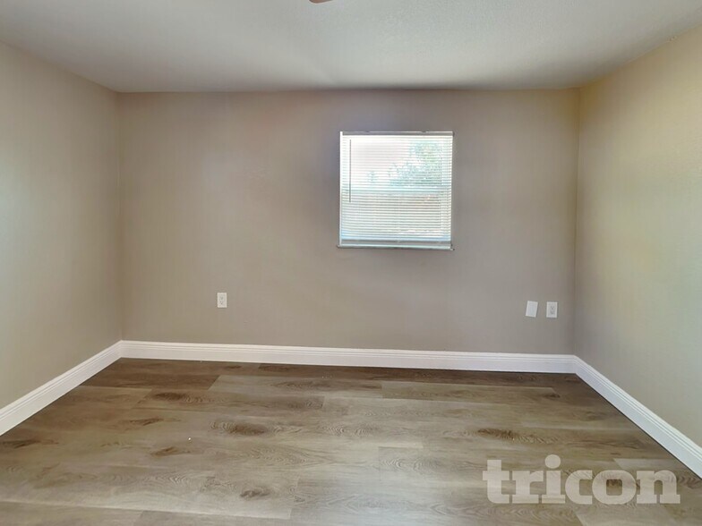 Building Photo - 5601 N 16th St