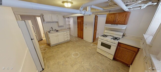 Interior Photo - 1902 E Linnwood Ave