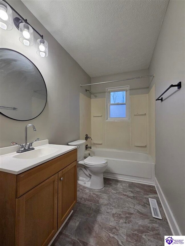 Building Photo - 526 Rose Creek Dr