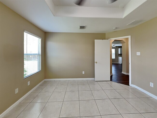 Building Photo - 8915 Chisholm Wood Ln