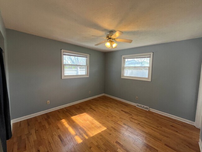 Building Photo - 3-bedroom, 1.5 bathroom unfurnished home in Saint Joseph