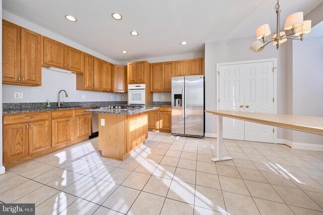 Building Photo - 685 Springhouse Square SE