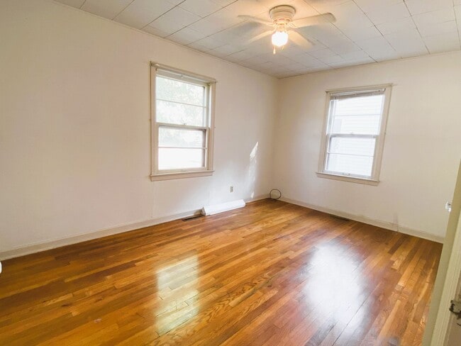 Building Photo - 207 S Mt Carmel St