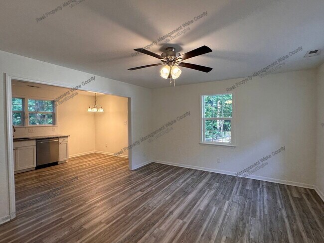 Building Photo - 612 Essington Pl