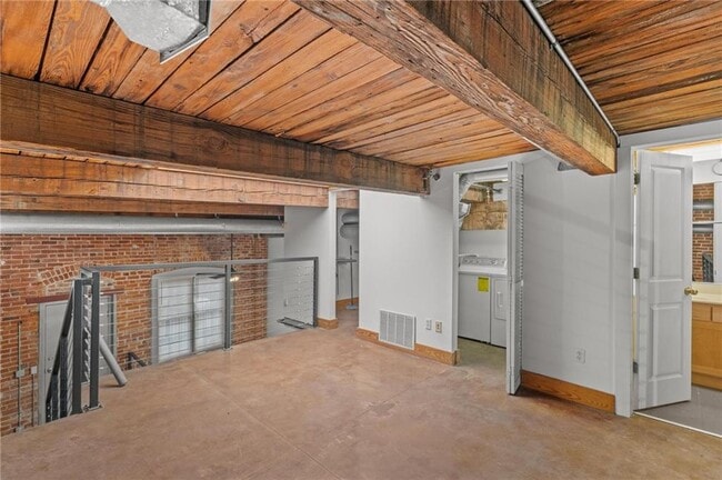 Building Photo - 644 Wells St SW