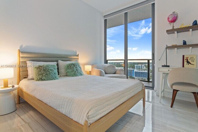 Building Photo - 480 NE 31st St