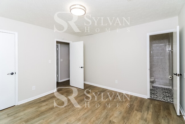 Building Photo - Enjoy the good life in this 3 BR, 2 BA ran...