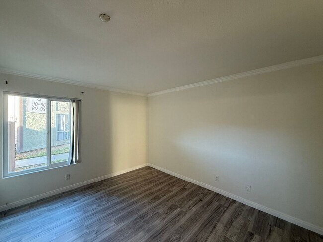 Building Photo - Charming 2-Bed/2-Bath Condo in Gated Forest Glen Community