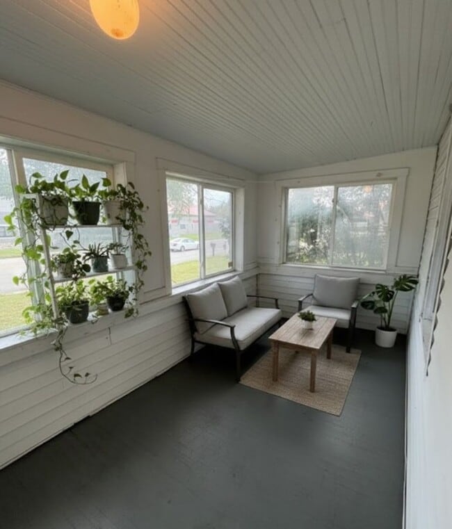 Building Photo - 2-Bed, 1-Bath House for Rent!