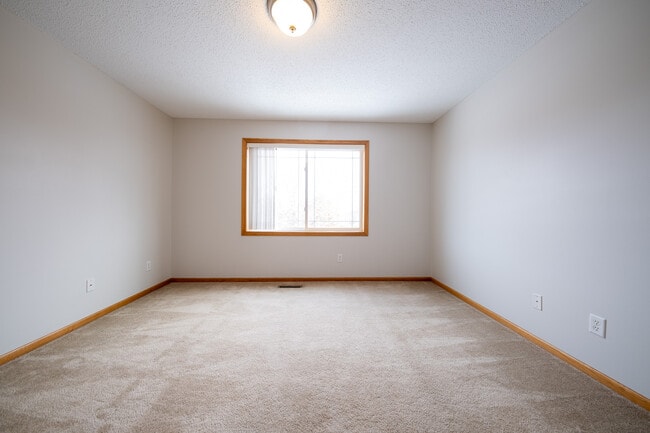 Building Photo - 557 French Ln