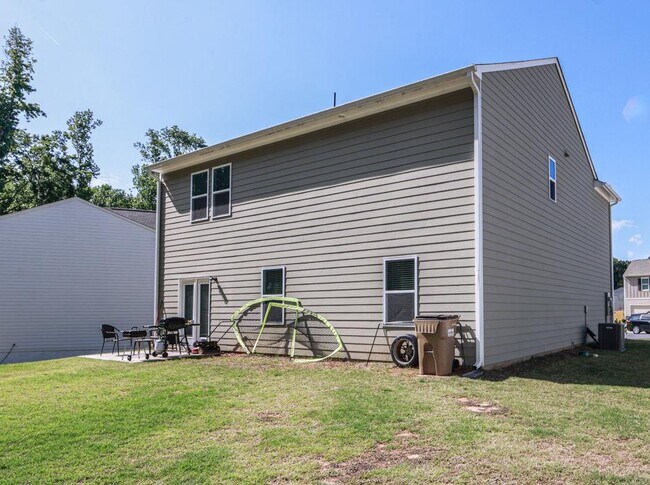 Building Photo - 305 River Br Wy