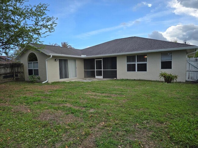 Building Photo - 2601 SE Creston Ln