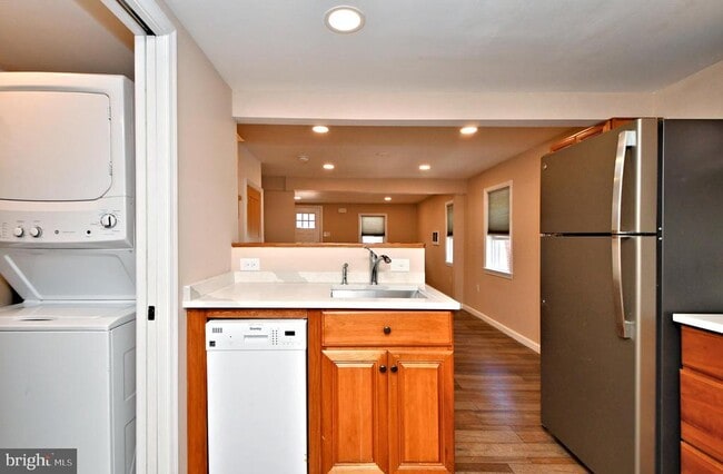 Building Photo - 23 Walnut St