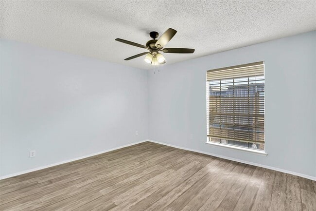 Building Photo - 8560 Park Ln