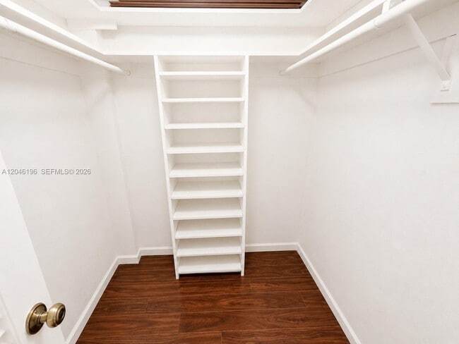 Building Photo - 2859 Leonard Dr