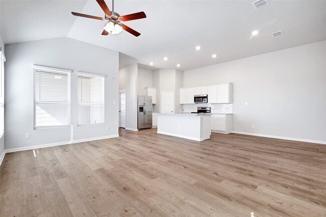 Building Photo - 324 Nespral Dr