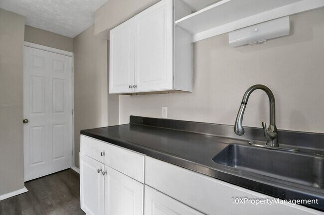 Building Photo - 2065 W Mound St