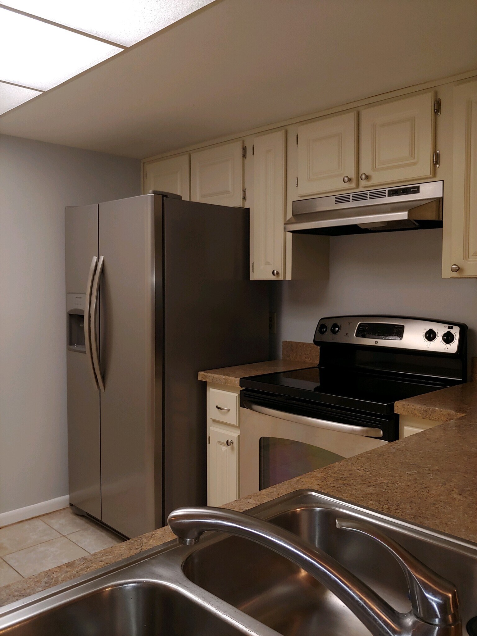 Building Photo - 63 Douglas St