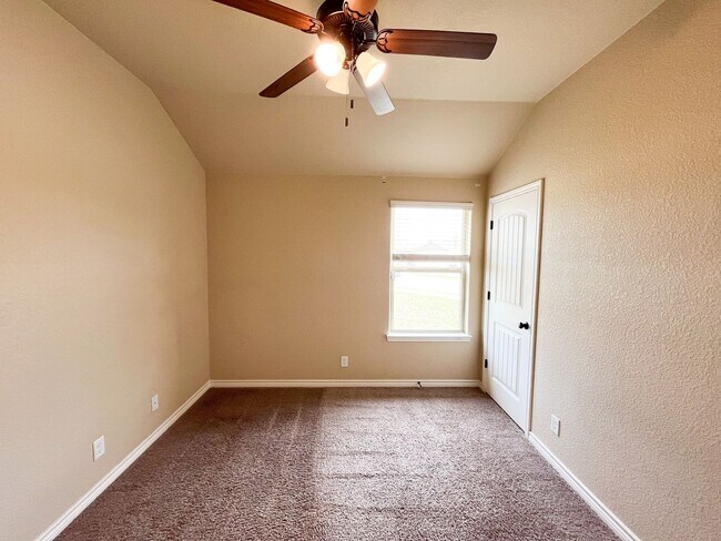 Building Photo - Available 7/11/2025 Beautiful 1 story, 5 b...
