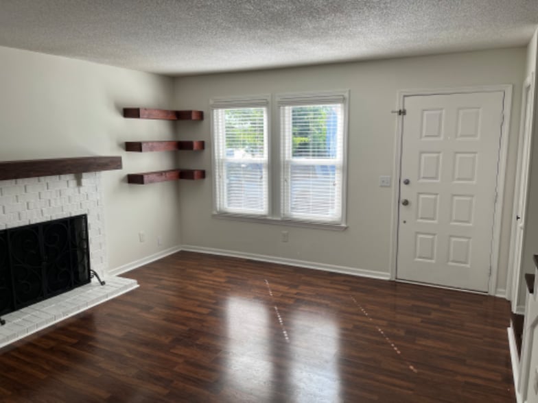 Building Photo - 3344 Oak Trees Ct