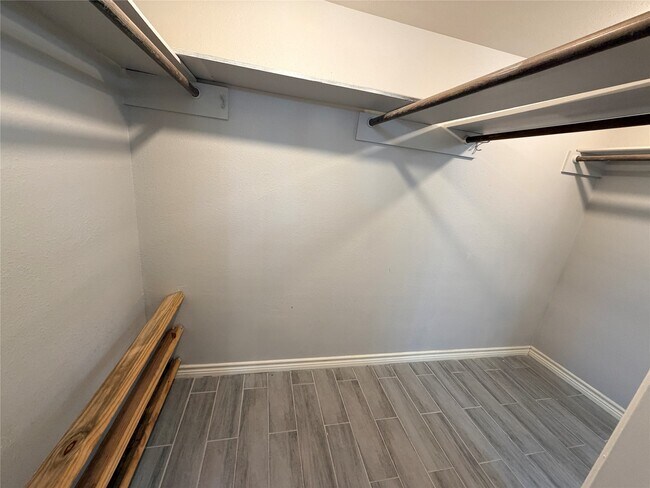 Building Photo - 1607 Chestnut Ridge Rd