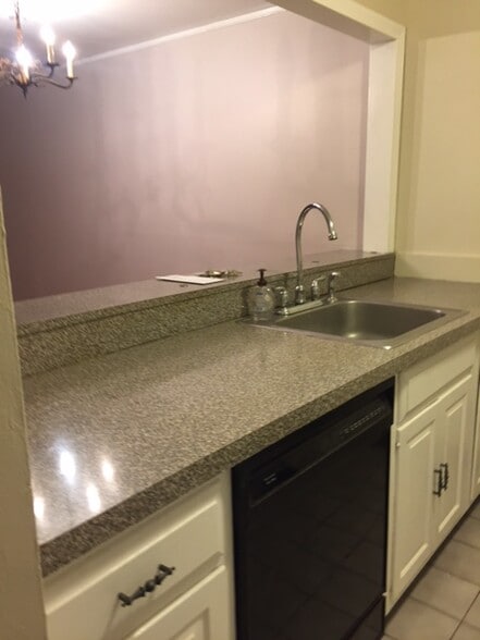 Kitchen sink - 35 Berlin St