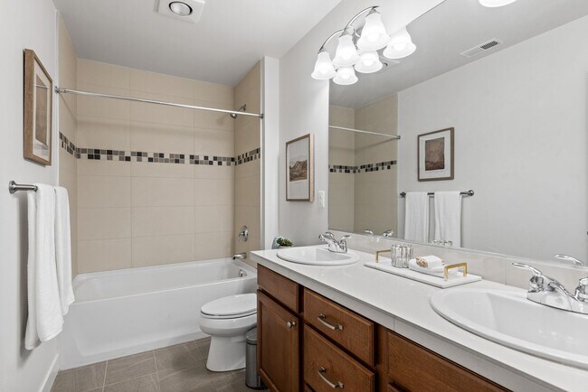 Building Photo - Beautiful 5-Bedroom Home with Mt. Rainier ...