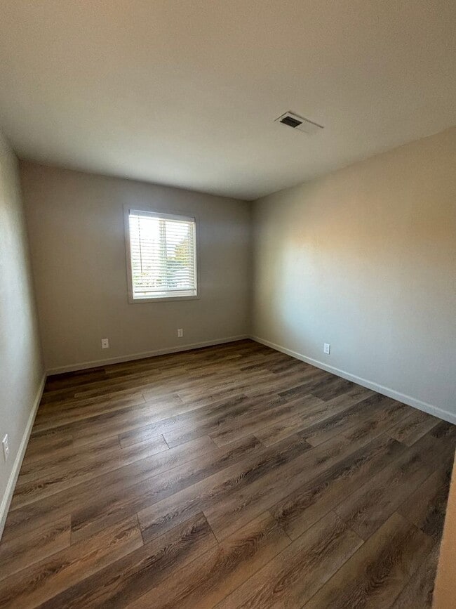 Building Photo - 1404 Toole Ave