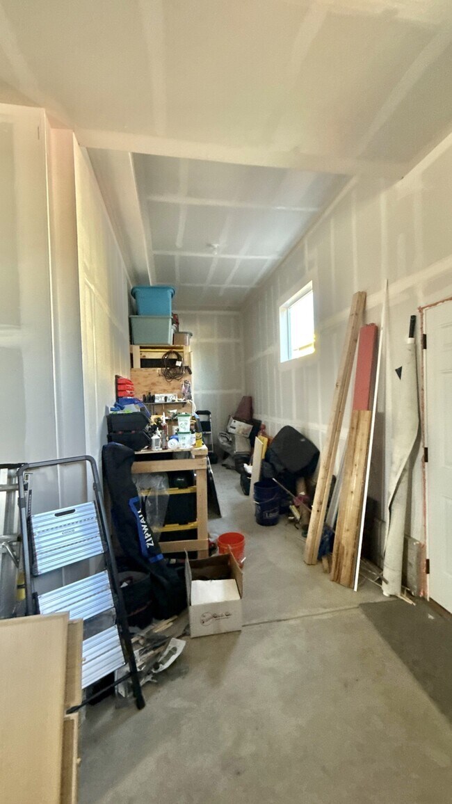 Building Photo - 409 Luminous Dr