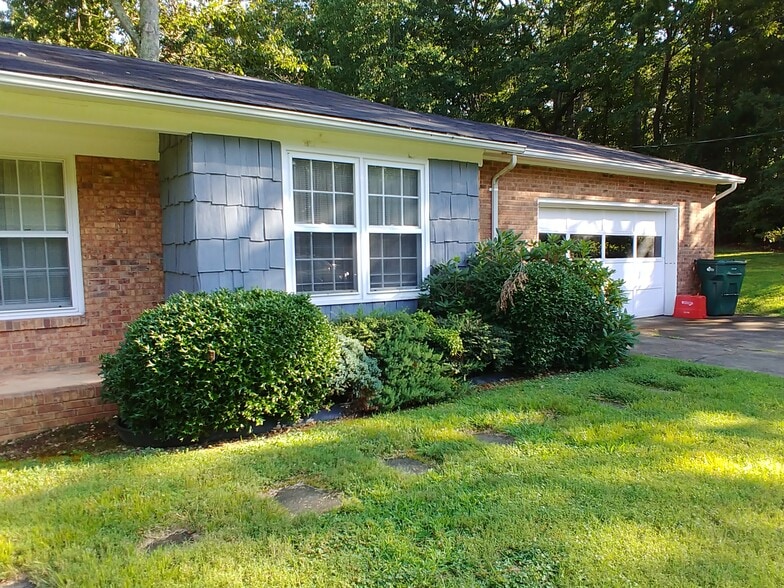 Building Photo - 1444 Simmons St