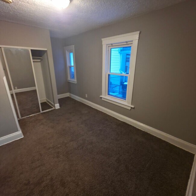 Building Photo - 2064 Halstead Ave