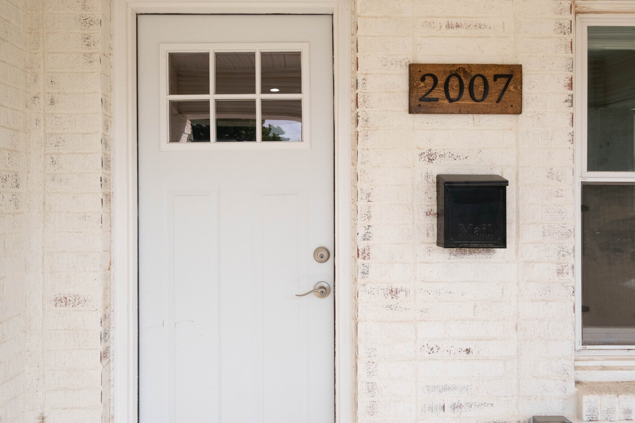 Building Photo - 2007 7th Ave