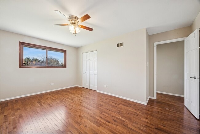 Building Photo - 9S525 Allison Ct