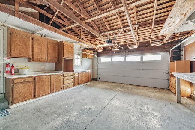 Building Photo - 939 Poplar Ave