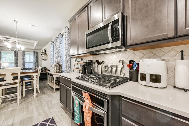 Building Photo - 123 Buttonwood Ct