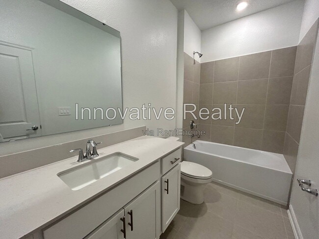 Building Photo - 699 Peroni Ave