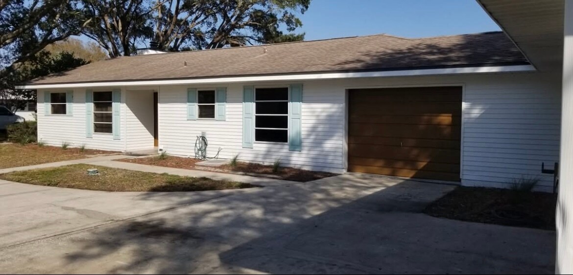 Building Photo - 10548 86th Ave