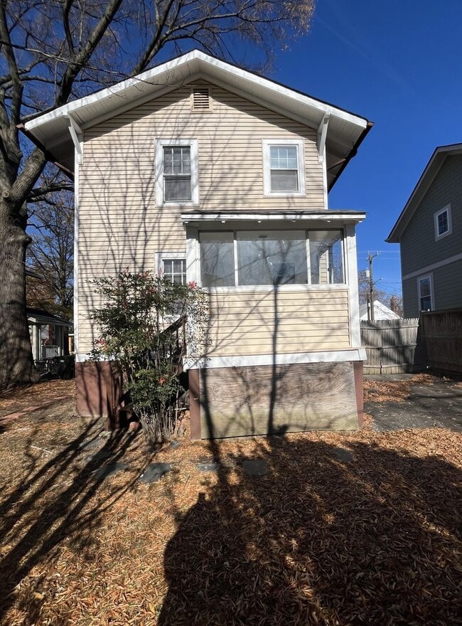 Building Photo - 113 E Spring St