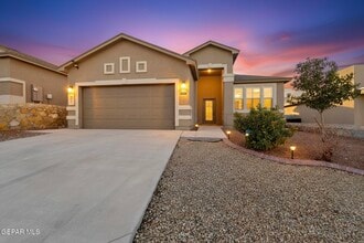 Building Photo - 220 S Manzanita Dr