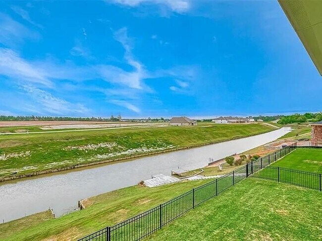 Building Photo - 216 Waterstone Dr