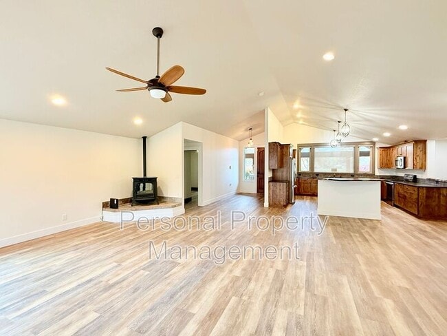 Building Photo - 16205 NE Leaper Rd