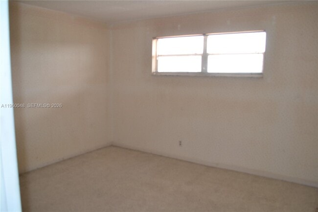 Building Photo - 300 S Hollybrook Dr