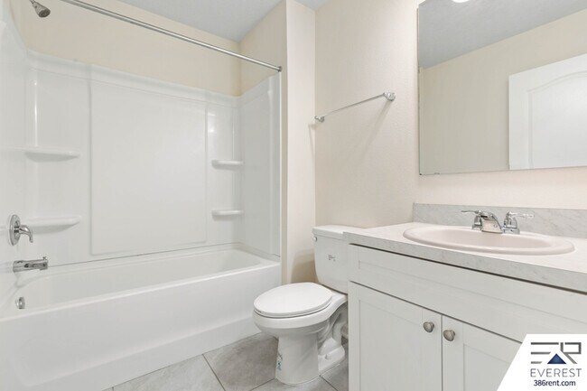 Building Photo - 152 Redbud Rd