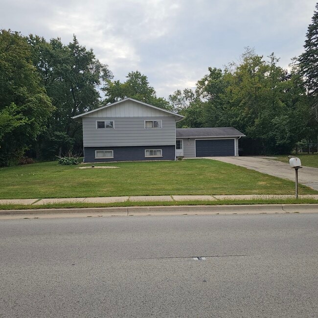 Primary Photo - 26W327 Geneva Rd