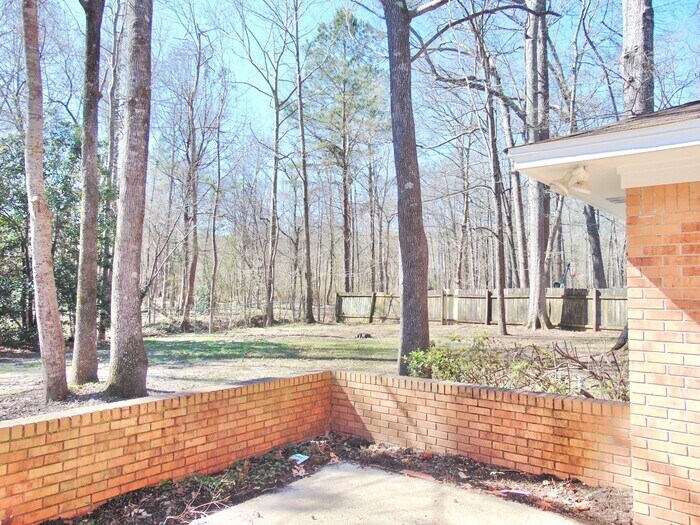 Building Photo - 523 Rusk Dr
