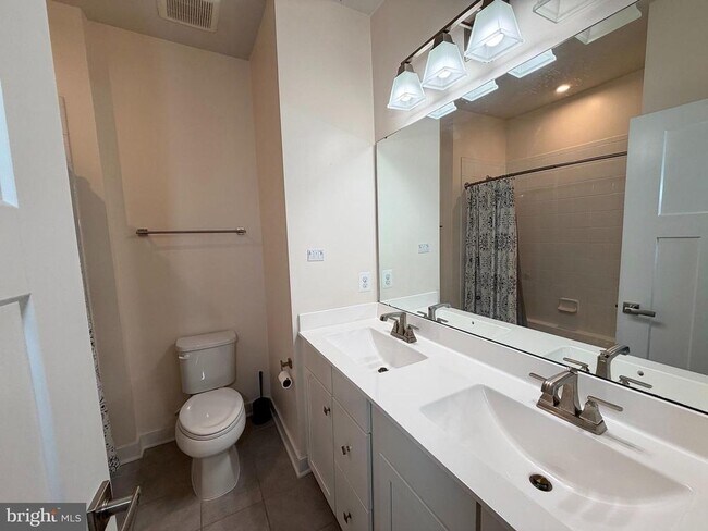 Building Photo - 4812 Crest View Dr