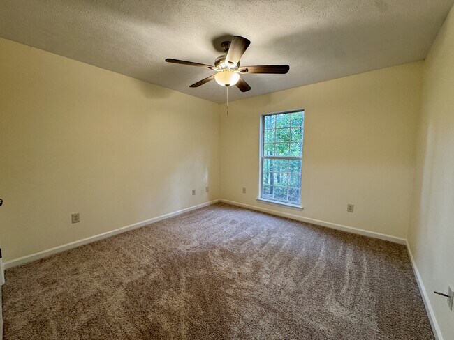 Building Photo - 44 Kirkland Dr