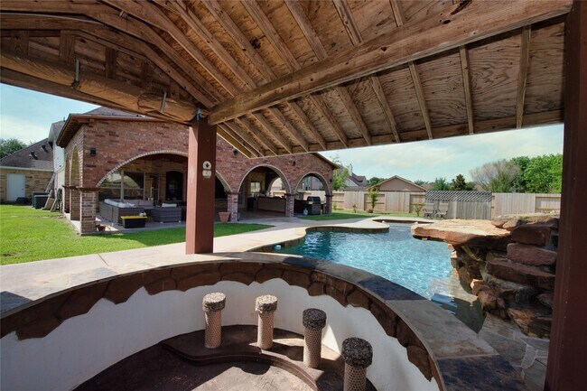 Building Photo - 1914 Lakeside Xing