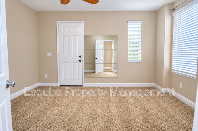 Building Photo - 2337 Chapel Dr